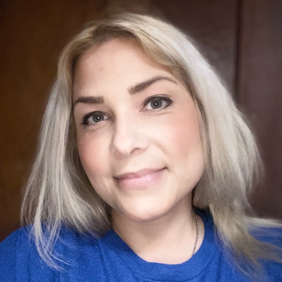 Meet your Posher, Amanda! - Picture 3 of 9